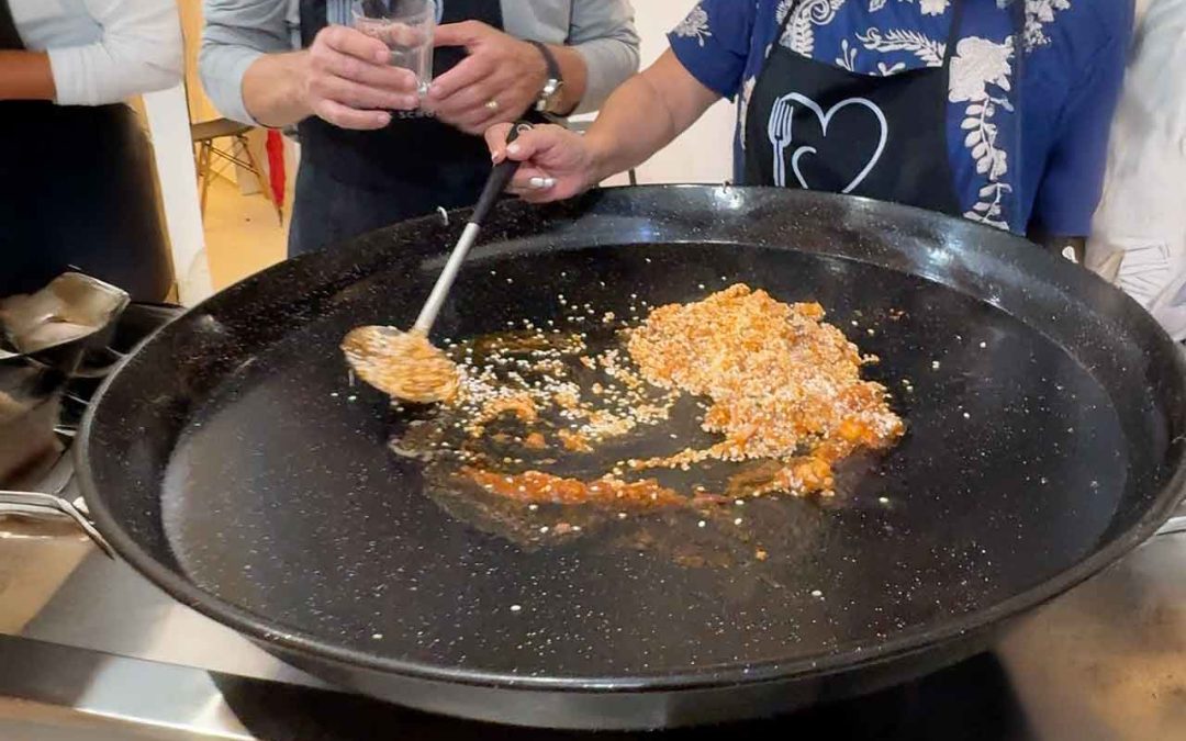 Clase de cocina en grupo en Barcelona