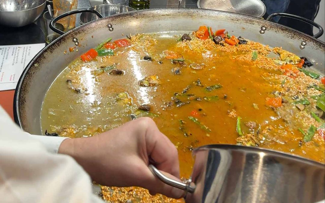 Cocina paella en grupo en Barcelona
