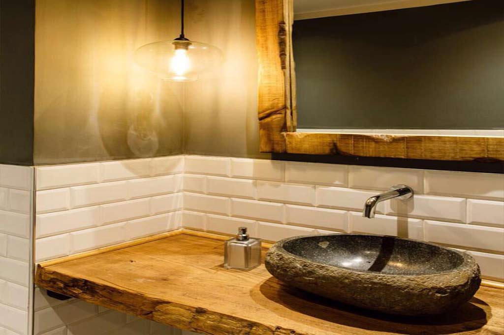 Enjoy paella cooking experiences in Barcelona for groups and companies, a hands-on activity that brings people together through teamwork and authentic Spanish cuisine.