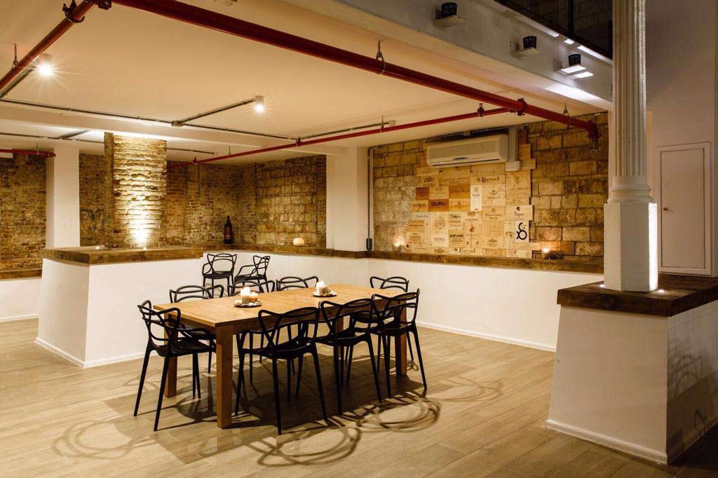 Discover paella activities in Barcelona for corporate team building, a fun and engaging way to strengthen teamwork while enjoying a shared culinary experience.