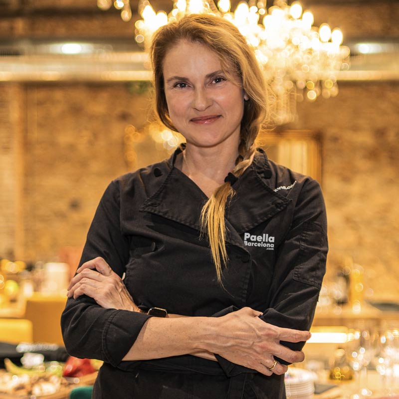 Private chef for team building paella cooking classes and workshops in Barcelona