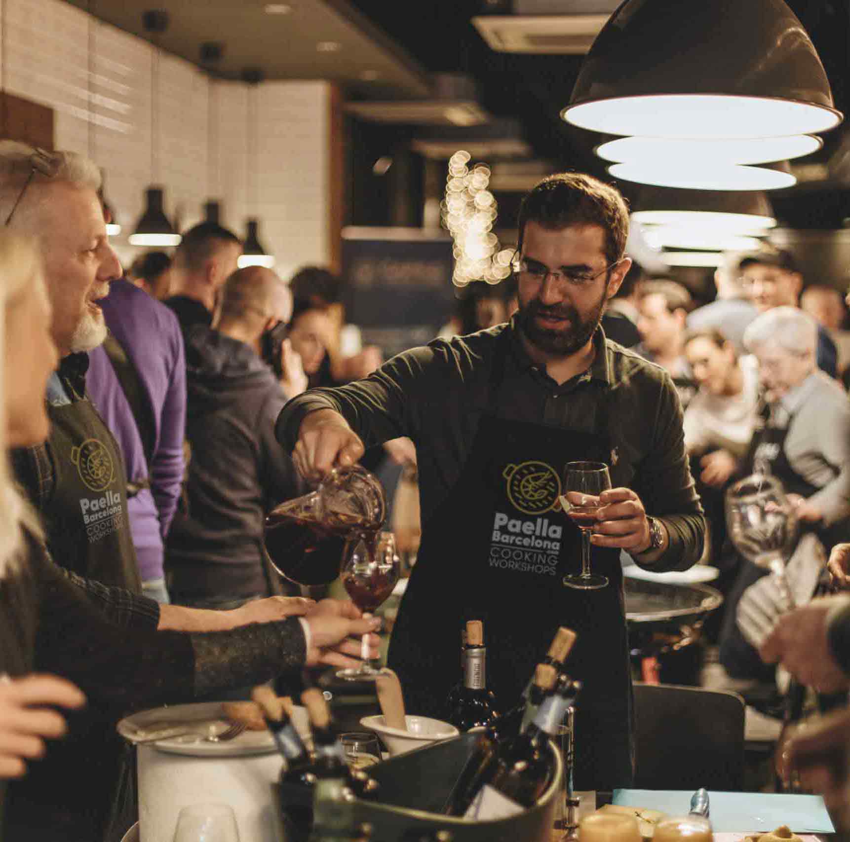 Team Building de cocina en Barcelona, clases y talleres de paella para grupos y equipos de empresas